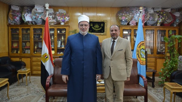 نائب رئيس جامعة الأزهر يستقبل وكيل الأزهر الشريف بمكتبه بأسيوط