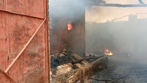 جانب من الحريق