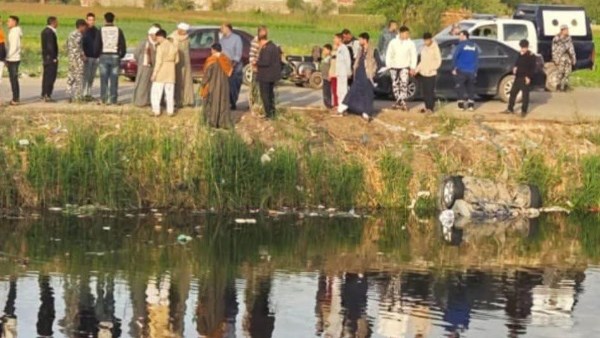 صورة السيارة في الترعة