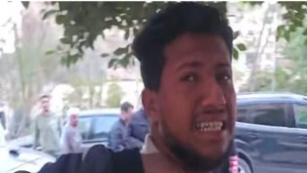 عامل دليفري بيكي بعد استيلاء العميل  دون حساب