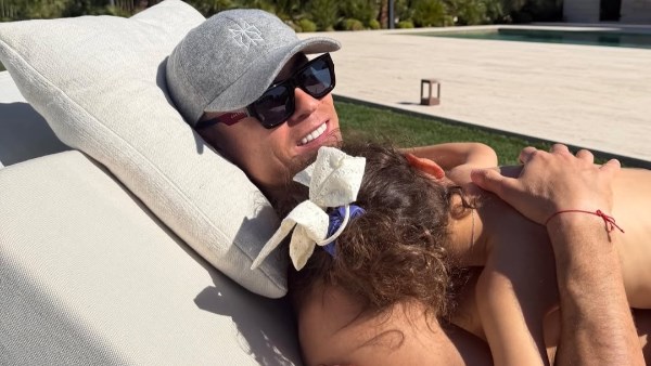 كريستيانو رونالدو يشارك جمهوره صورا برفقة ابنته:لحظاتي الجميلة