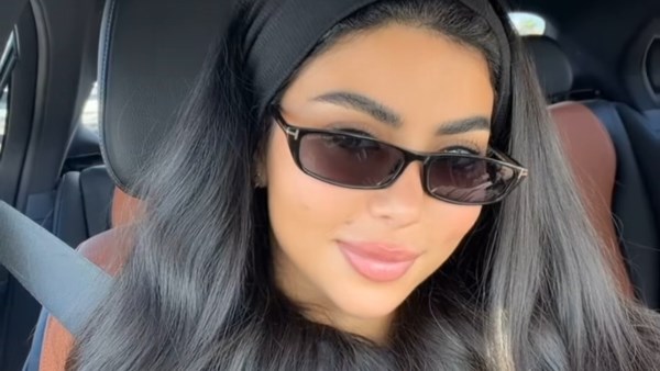 كارولين عزمي