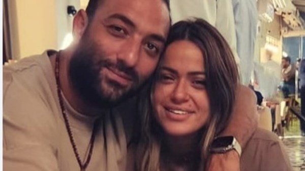 ميدو وزوجته