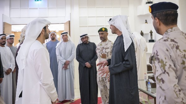 رئيس الإمارات يزور وزارة الدفاع للاطلاع على آخر المستجدات العسكرية