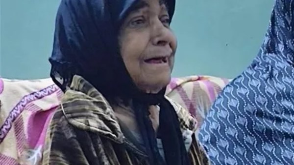 مأساة إنسانية.. مسنة مريضة بلا رعاية بعد أن تنازلت عن ممتلكاتها لابنتها بالتبني