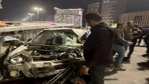 تصادم وقع بين سيارتين