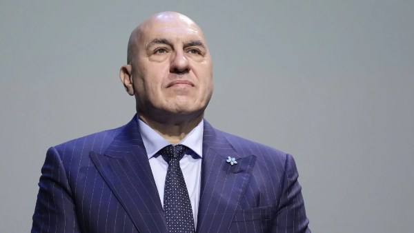 وزير الدفاع الإيطالي يغادر دبي على متن طائرة عسكرية