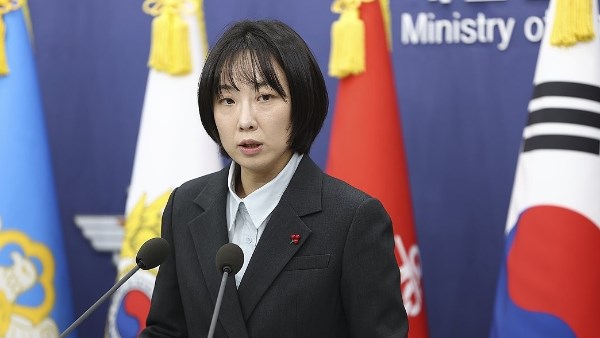 وزير الدفاع الكوري الجنوبي يدعو للاستعداد الفوري لإجلاء مواطنيه من إيران عند الحاجة