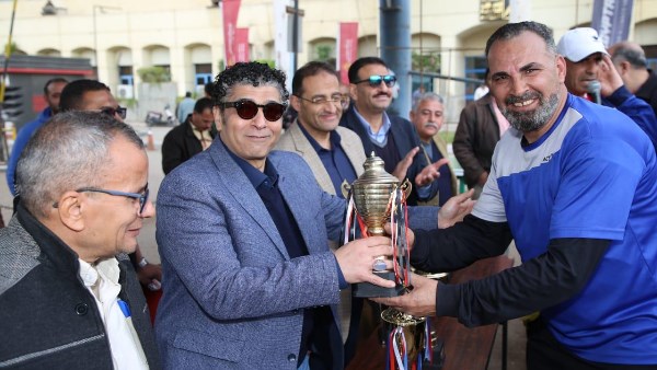 رئيس الأوبرا يشهد ختام الدورة الرمضانية لكرة القدم ويتوج فريق الإدارة المالية