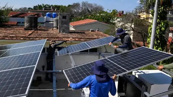 تراجع مشاريع الطاقة الشمسية في الولايات المتحدة خلال 2025 بسبب سياسات ترامب