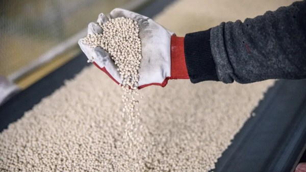 الصين تشدد قيود تصدير الأسمدة مع اضطراب الإمدادات العالمية بسبب حرب إيران