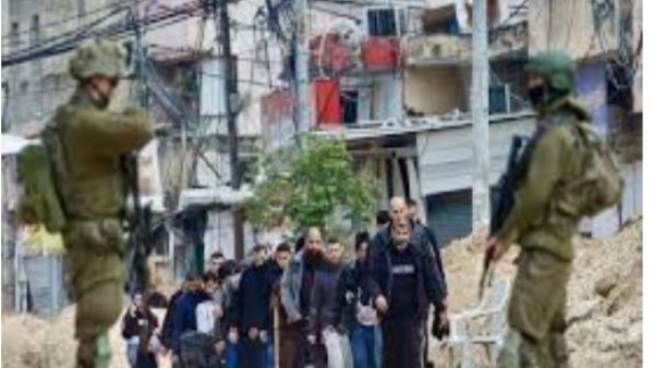 الاحتلال الإسرائيلي يعتقل ما لا يقل عن 25 فلسطينيا من مدن الضفة الغربية
