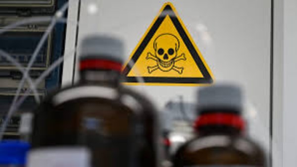 بوليتيكو :بروكسل تتحرك لإعادة صياغة قواعد السلامة الكيميائية بعيدًا عن البرلمان