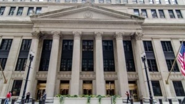 ارتفاع العقود الآجلة للأسهم الأمريكية مع ترقب قرار الاحتياطي الفيدرالي