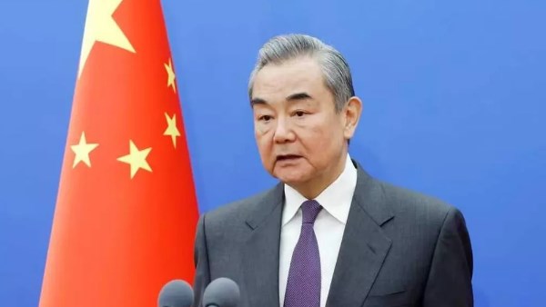 وزير الخارجية الصيني يدعو إلى تجنب المزيد من الخسائر البشرية في حرب الشرق الأوسط