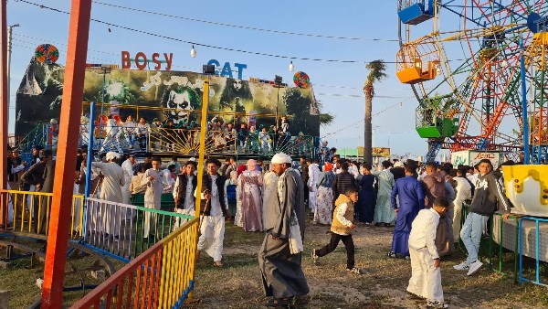 استمرار توافد المواطنون على الحدائق العامة والنوادي والمتنزهات والملاهي للاستمتاع بأجواء ثالث أيام عيد الفطر المبارك