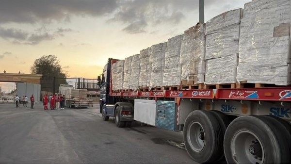 قافلة "زاد العزة" الـ 162 تدخل إلى الفلسطينيين في قطاع غزة