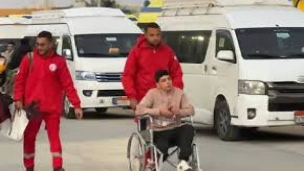 معبر رفح البري يستقبل دفعة جديدة من العائدين الفلسطينيين