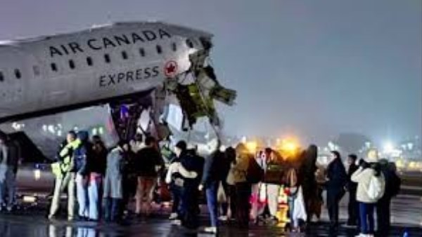 إغلاق مطار لاغوارديا بنيويورك عقب اصطدام طائرة كندية بسيارة إطفاء