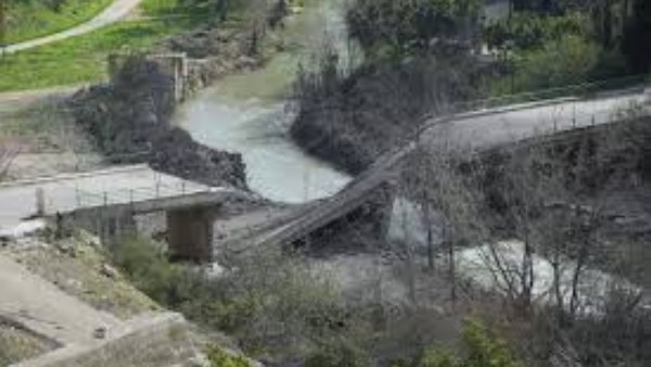 إسرائيل تدمر جسراً آخر على نهر الليطاني جنوب لبنان