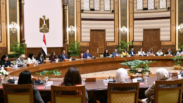 السيسى يؤكد احترامه للمرأة ودورها الوطني والتربوي وضرورة الحفاظ على حقوقها ومكتسباتها