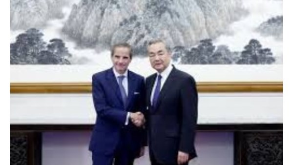 وزير الخارجية الصيني : القتال في الشرق الأوسط آخذ في الانتشار والتوسع