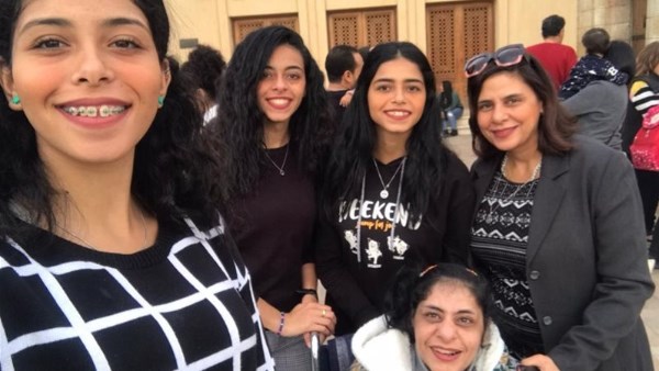 الدكتوره تريزا وأبناء شقيتها المتوفيه وشقيتها