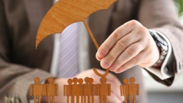 من هي الفئات المستفيدة من مظلة التأمينات الاجتماعية؟