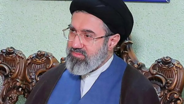 مجتبى خامنئي.. من هو المرشد الأعلى الجديد لإيران؟