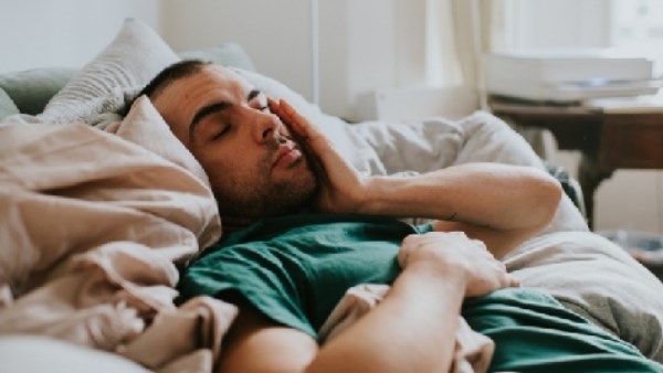 انخفاض الطاقة والخمول.. كيف تؤثر تقلبات الطقس على جسم الإنسان؟