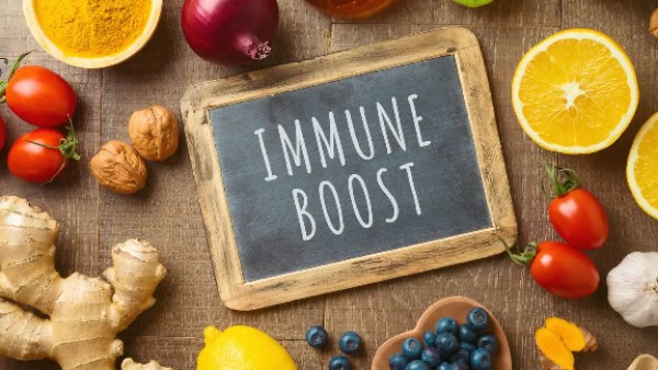 في ظل تقلبات الطقس.. أطعمة ومشروبات تعزز المناعة وتحميك من العدوى