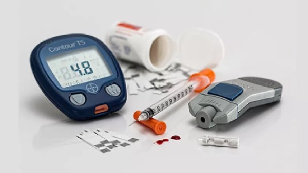 هبوط سكر الدم.. 6 أطعمة ترفع مستواه سريعًا وتقي من المضاعفات