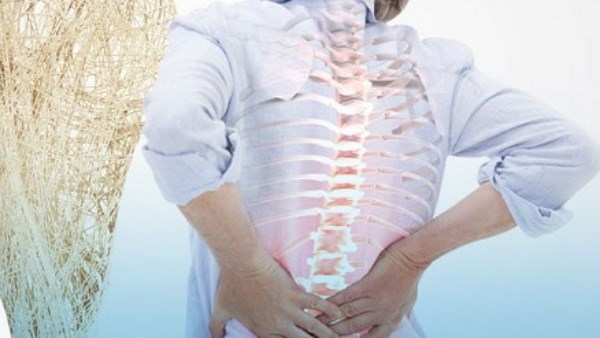 قد تمر دون انتباه| 3 علامات صامتة لهشاشة العظام لدى الرجال.. اعرفها 