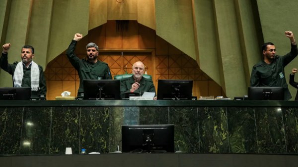 البرلمان الإيراني: مستقبلنا بأيدينا وليس في أيدي عصابة إبستين