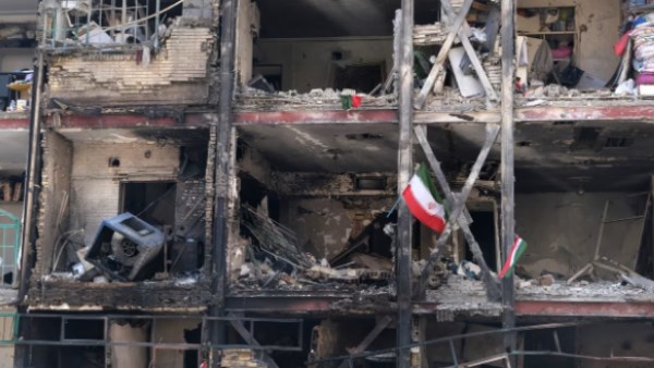 الدمار في إيران