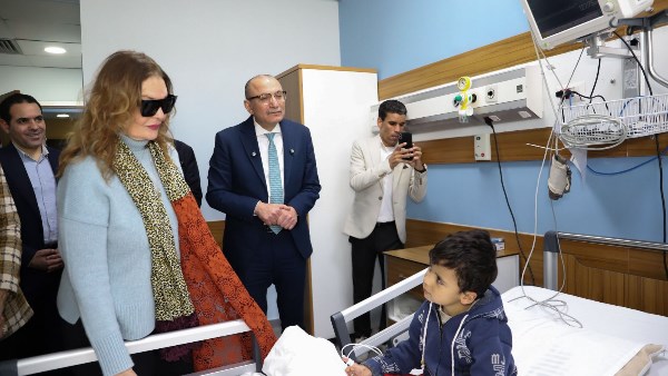 السفير التركي بالقاهرة يزور مستشفى الناس