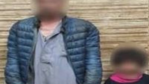 المتهم برفقته ابنته 