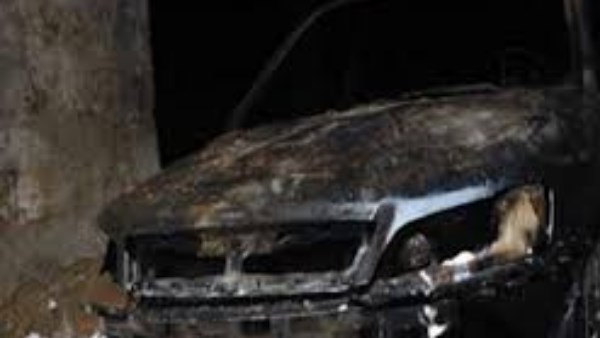 تفحم سيارة على طريق مصر السويس