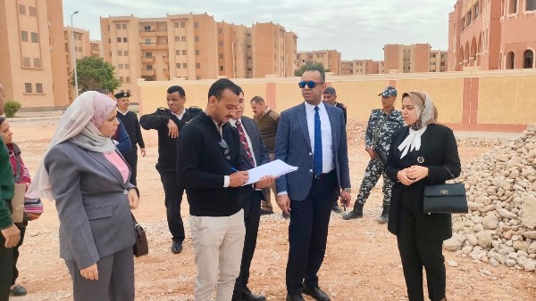 النيابة الإدارية تعاين حادث سقوط طفل في موقع حفر