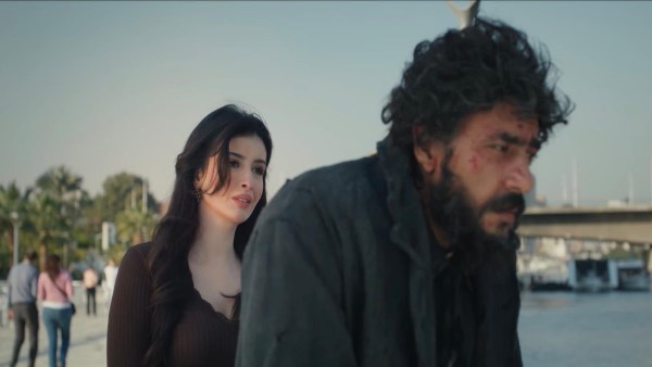 سارة بركة تعيد أحمد العوضي للحياة وتقع في حبه.. مسلسل علي كلاي الحلقة ٢٥