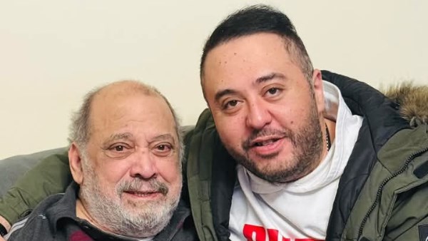 عمرو عبد العزيز يشارك صورة مع ضياء المرغني بعد خروجه من المستشفى