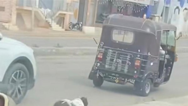 تحقيقات موسعة في الغربية بعد تداول فيديو لسقوط طفل من توكتوك بسمنود