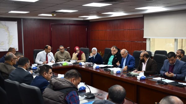 اجتماعًا موسعًا مع رؤساء قطاعات التشغيل والصيانة