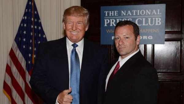 باري دوناديو مع الرئيس ترامب 