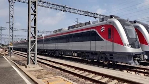 القطار الكهربائي السريع