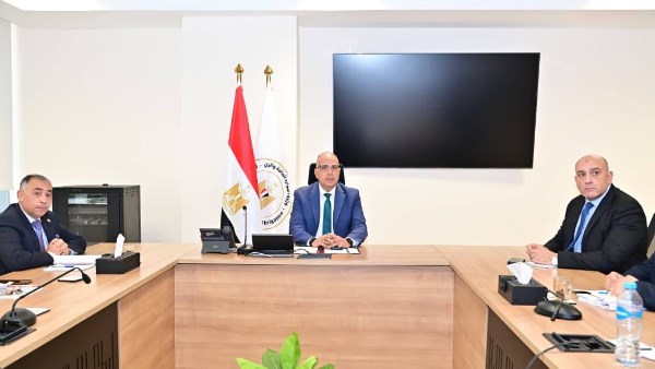 وزير الموارد المائية والري