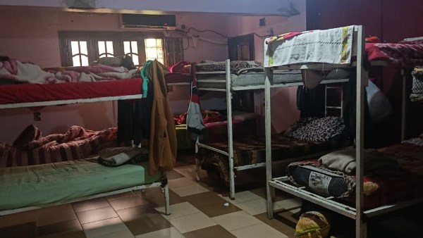 إحدى المنشآت المغلقة 