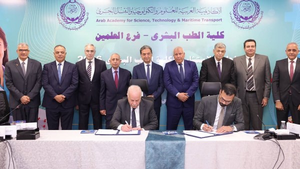 جانب من توقيع البرتوكول 