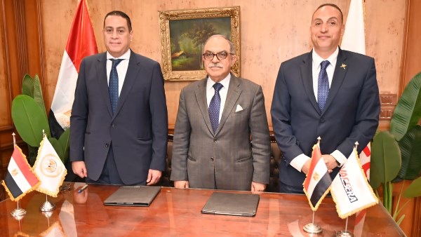 جانب من توقيع البرتوكول 