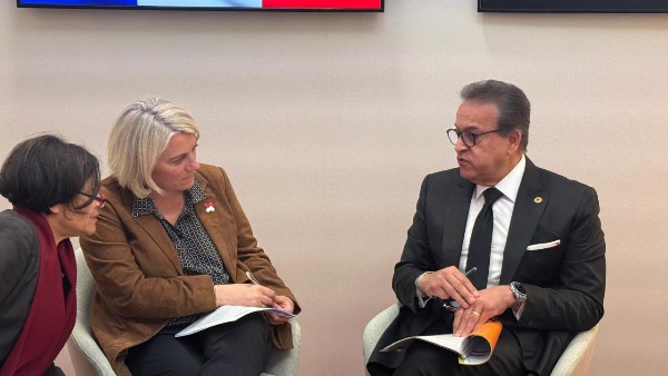 وزير الصحة مع نظيرته الفرنسية